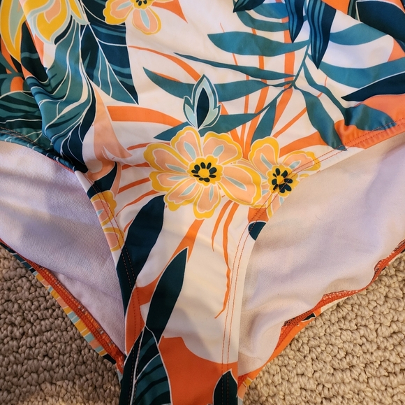 JANTZEN ☆ Tropical One-Shoulder Swimsuit. NWT. Comes with an extra strap - Picture 2 of 6
